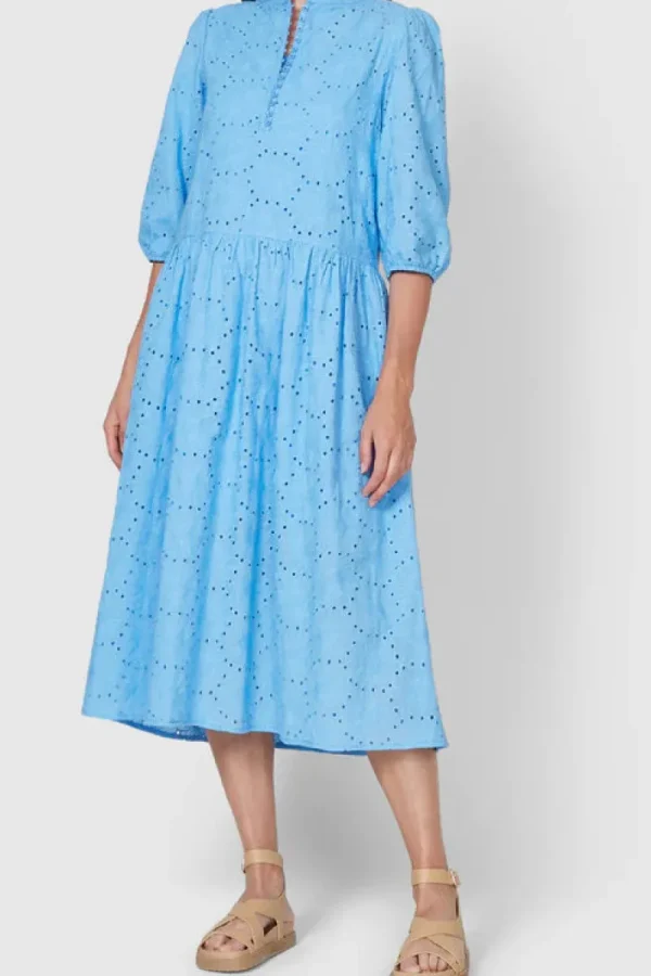 Walnut Paris Lace Dress^ Dresses
